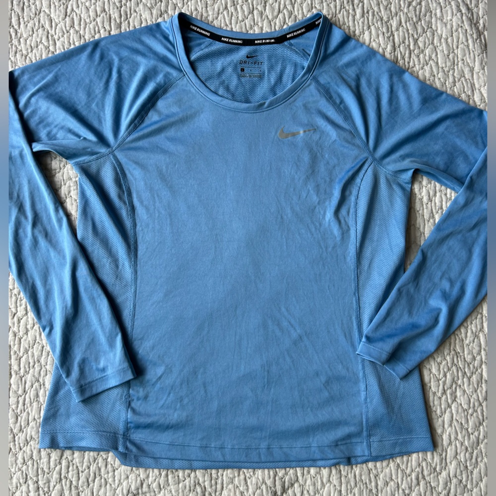 Nike Running Dri-Fit Long Sleeve Crew Neck Womenβs Athletic Shirt β Size M